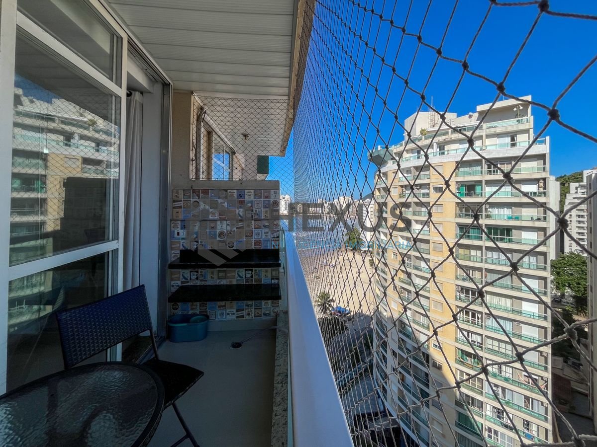 Foto 2 de Apartamento com varanda vista mar e lazer a 1 quadra da praia nas Pitangueiras, Guarujá