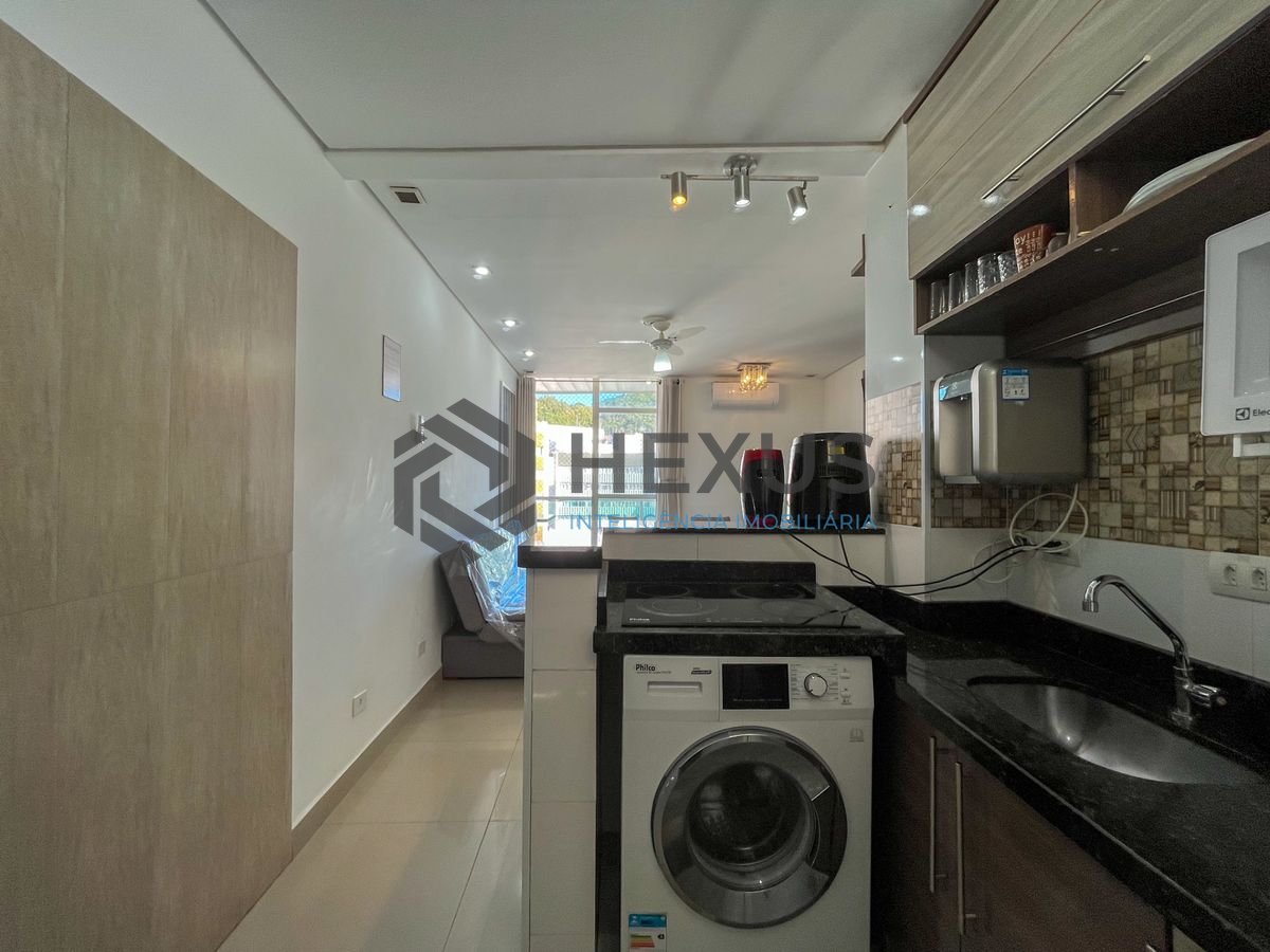 Foto 12 de Apartamento com varanda vista mar e lazer a 1 quadra da praia nas Pitangueiras, Guarujá