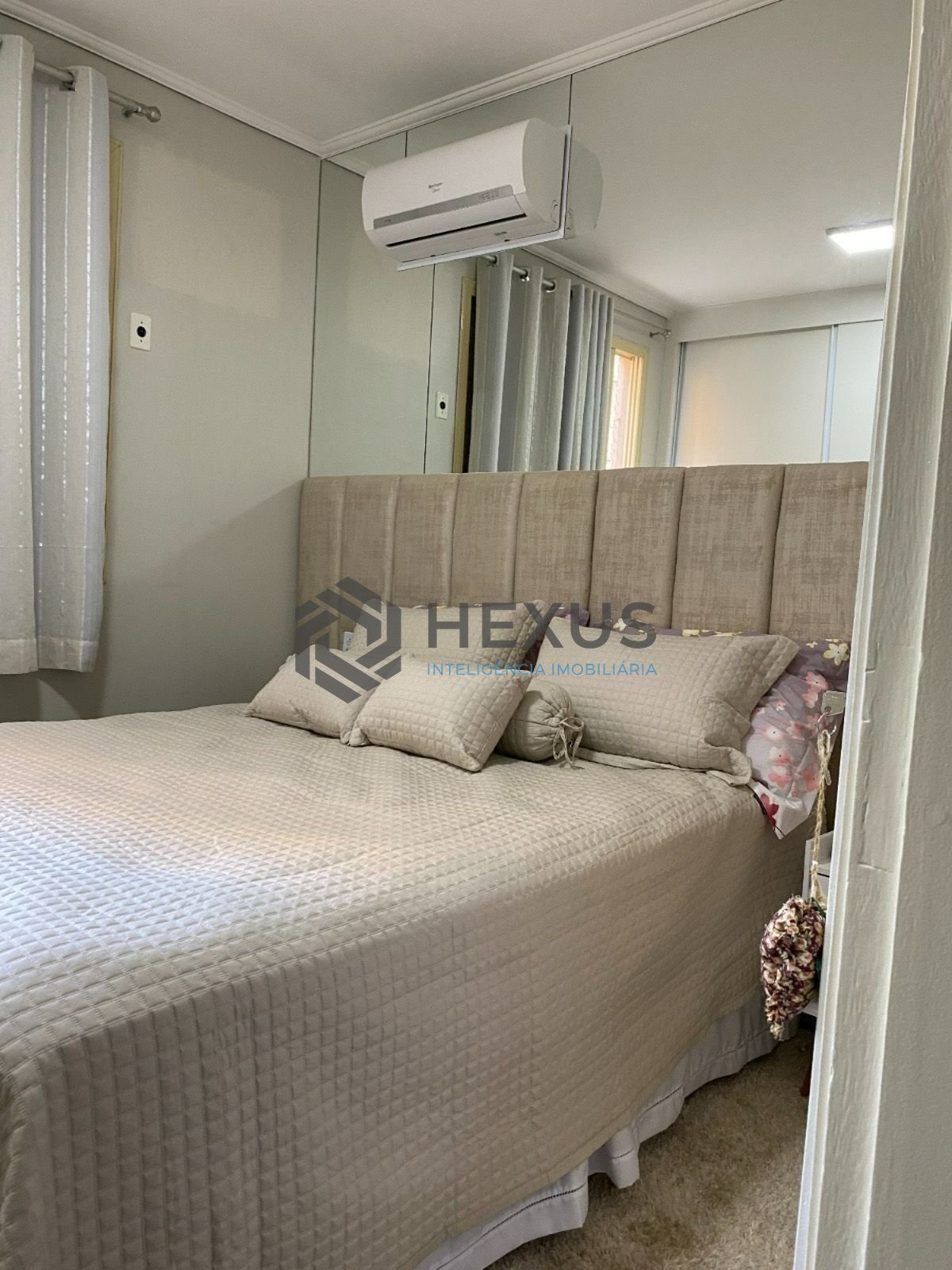 Foto 6 de Apartamento reformado com varanda a 500m da praia na região do Jardim São Miguel na Enseada, Guarujá