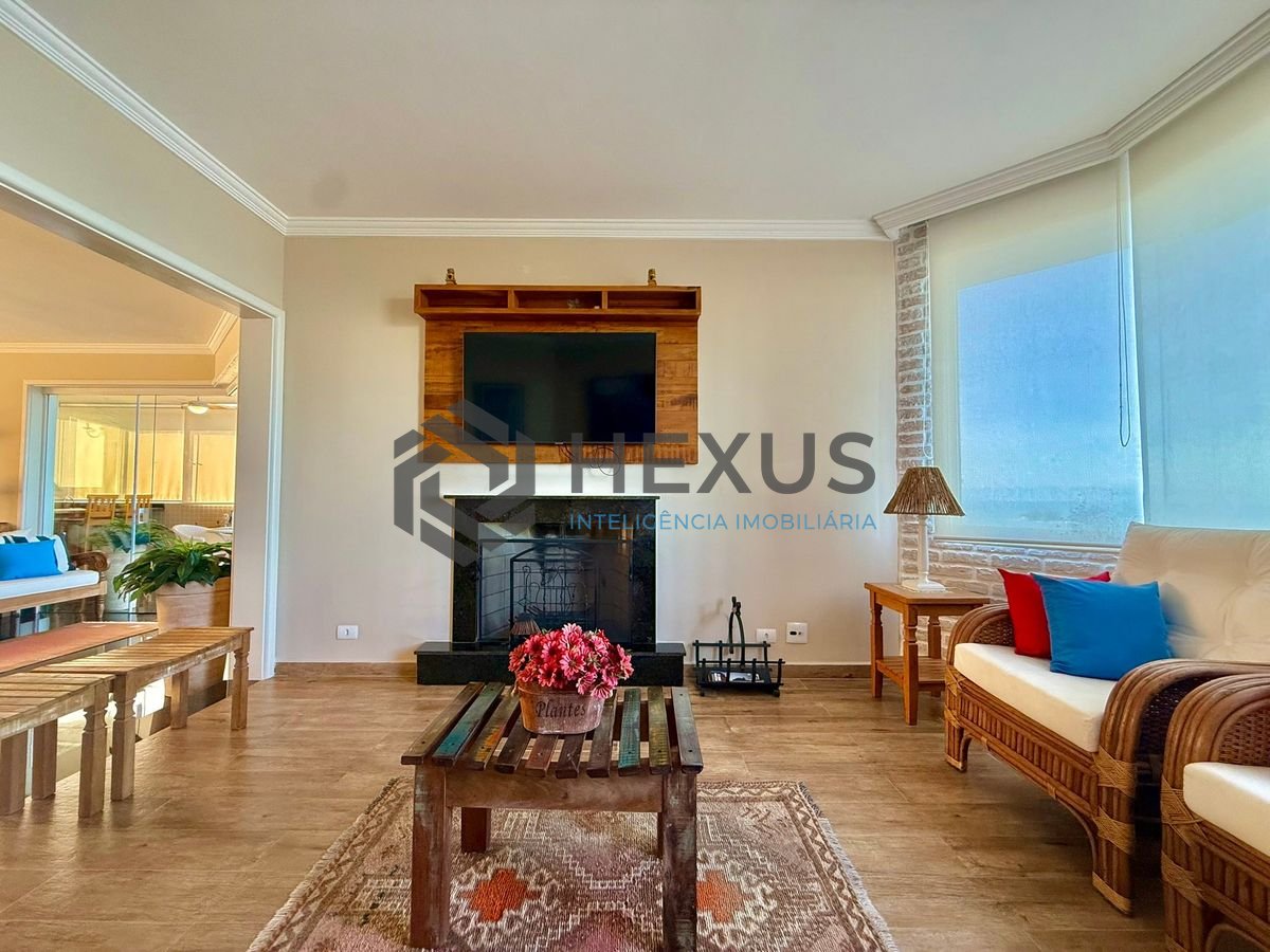 Foto 6 de Apartamento reformado com varanda vista mar e lazer na beira mar no Morro Sorocotuba na Enseada, Guarujá