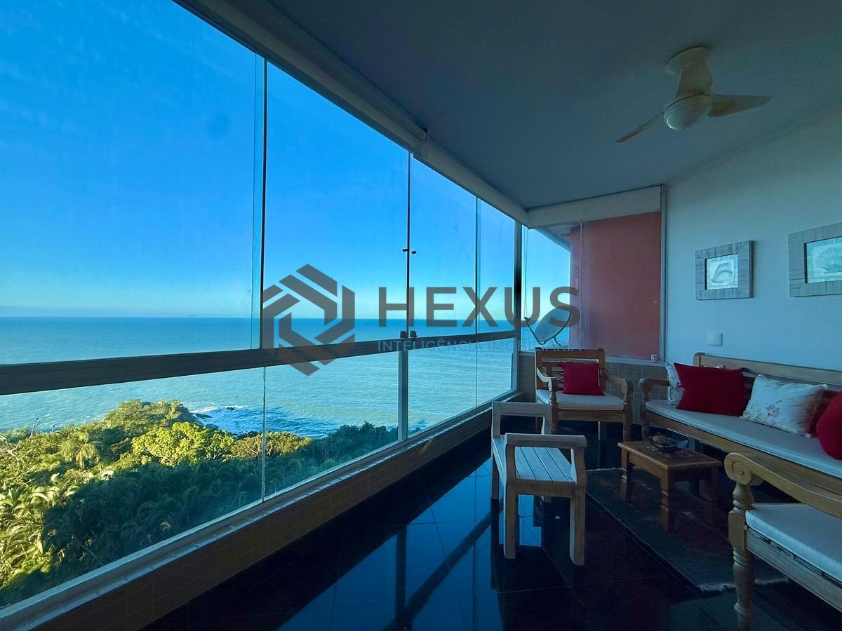 Foto 3 de Apartamento reformado com varanda vista mar e lazer na beira mar no Morro Sorocotuba na Enseada, Guarujá