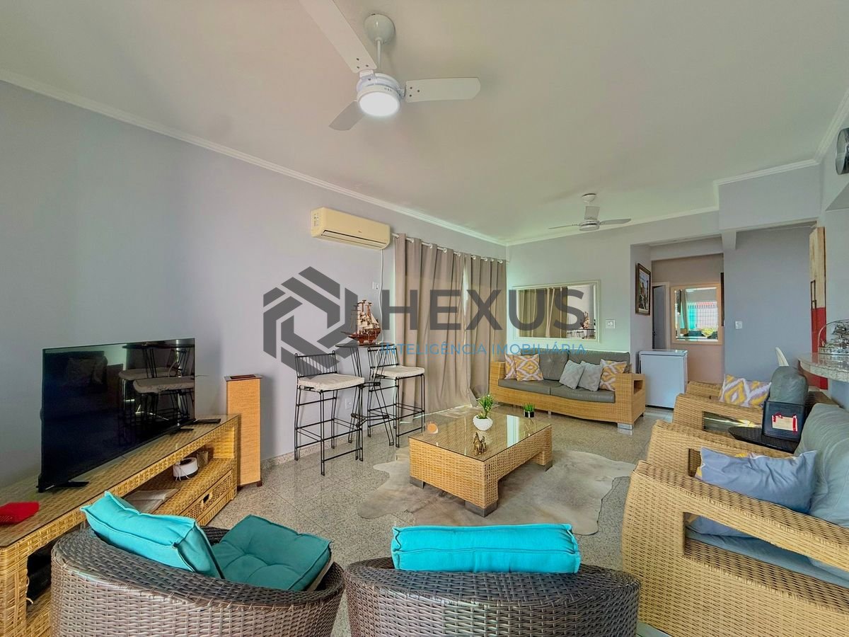 Foto 12 de Cobertura Duplex reformado com varanda vista mar e lazer a 300m da praia na Enseada, Guarujá