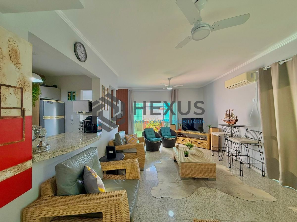 Foto 4 de Cobertura Duplex reformado com varanda vista mar e lazer a 300m da praia na Enseada, Guarujá
