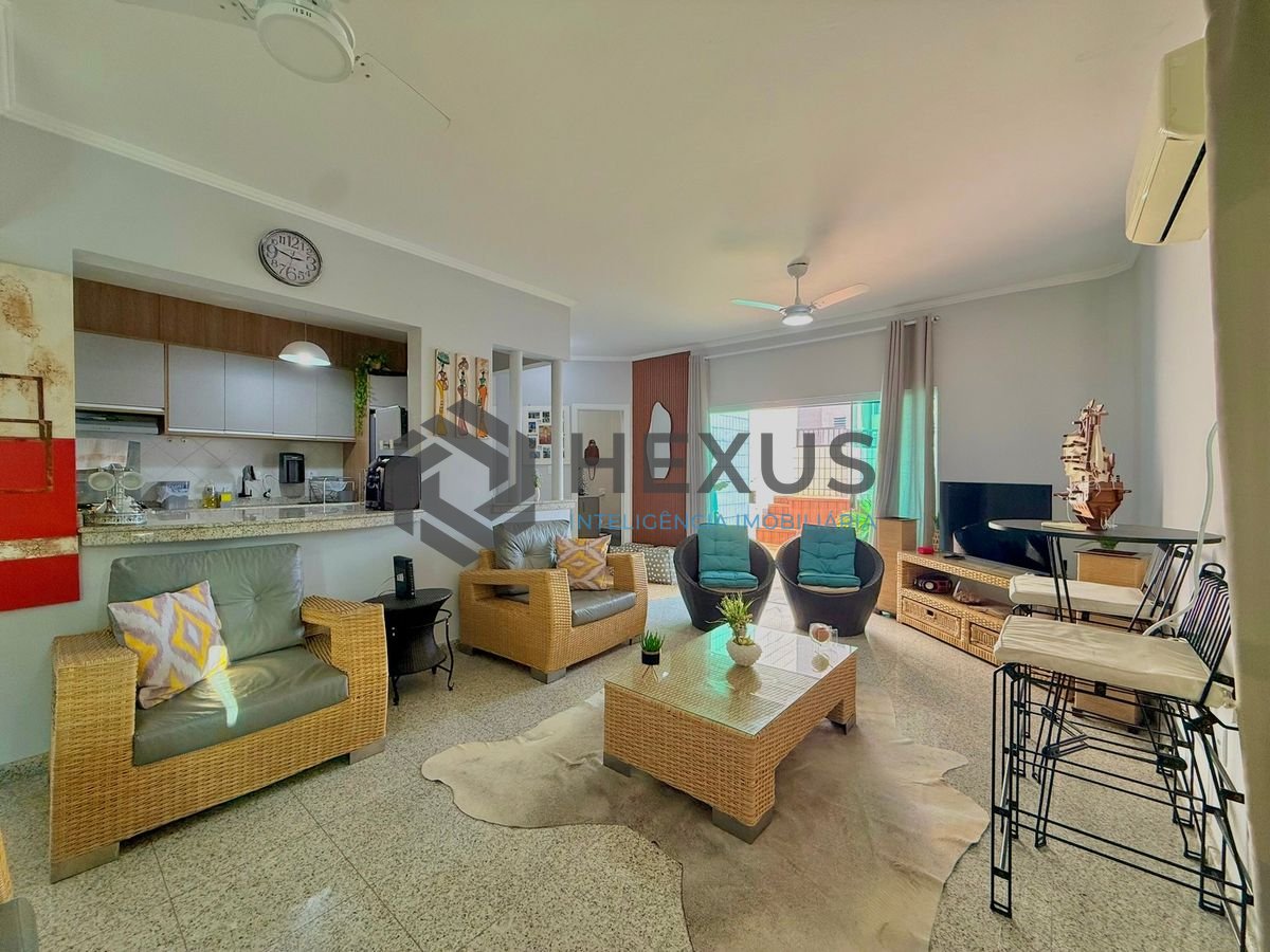 Foto 16 de Cobertura Duplex reformado com varanda vista mar e lazer a 300m da praia na Enseada, Guarujá