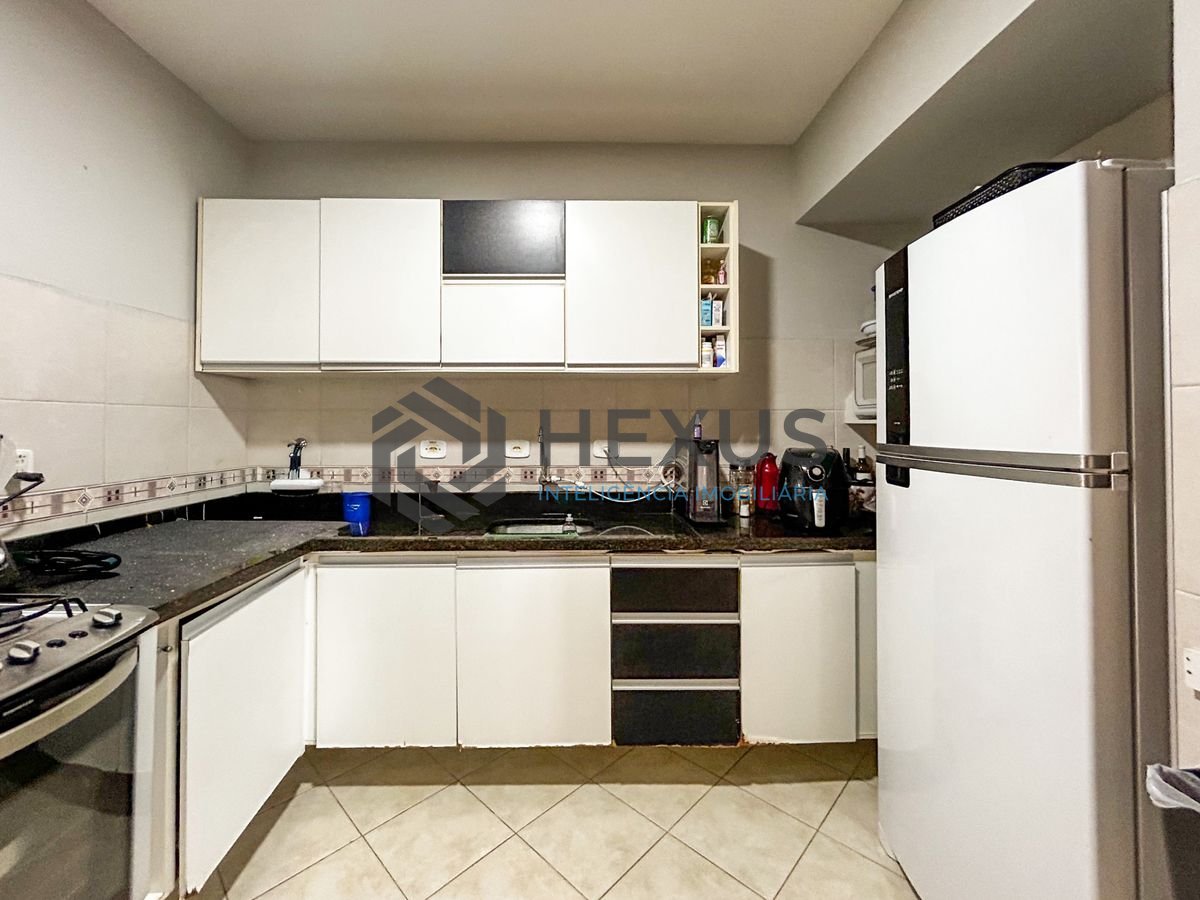 Foto 8 de Apartamento reformado com varanda e lazer a 200m da praia na região do Tortugas na Enseada, Guarujá