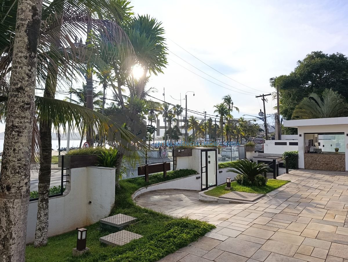 Foto 41 de Apartamento reformado frente mar com varanda e lazer na região do Tortugas na Enseada, Guarujá