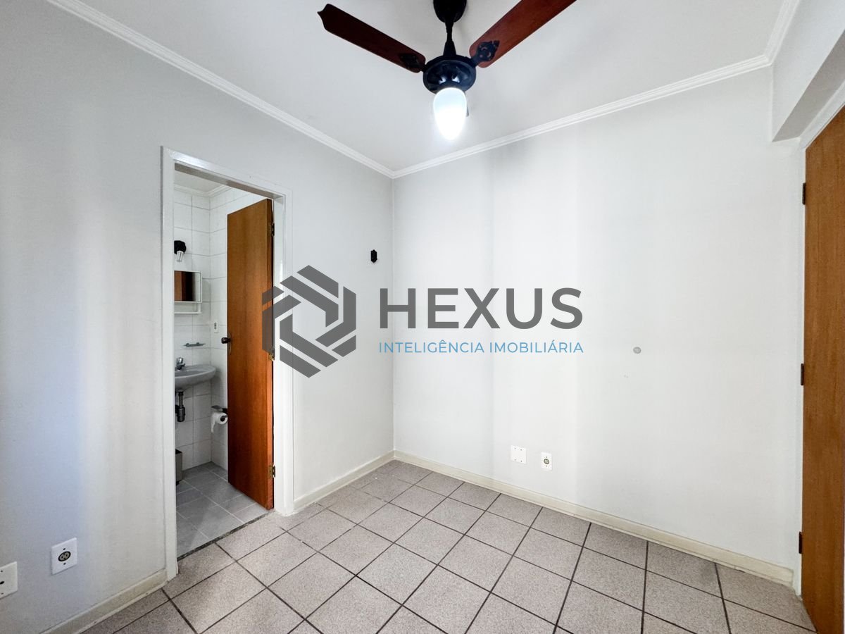 Foto 23 de Apartamento com varanda a 450m da praia no Jardim Astúrias, Guarujá