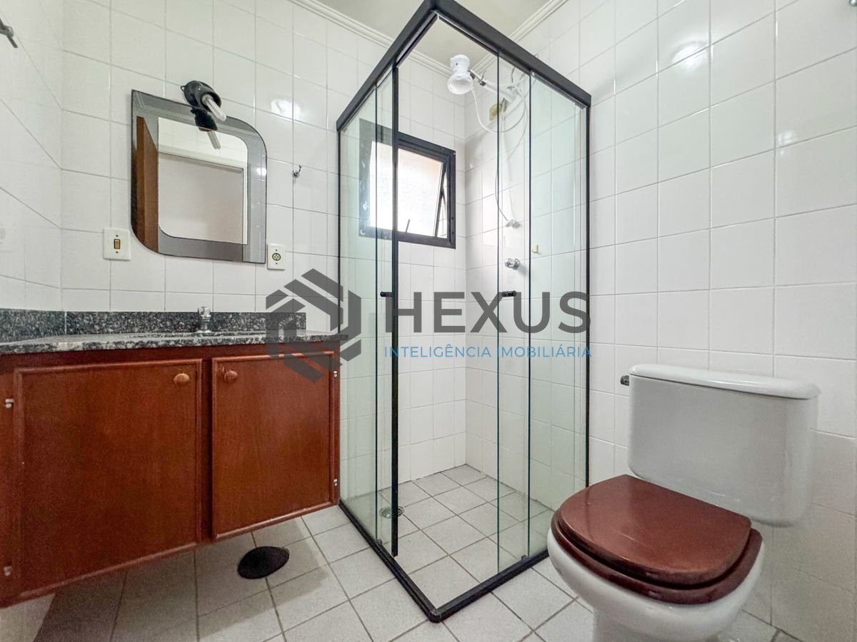 Foto 20 de Apartamento com varanda a 450m da praia no Jardim Astúrias, Guarujá