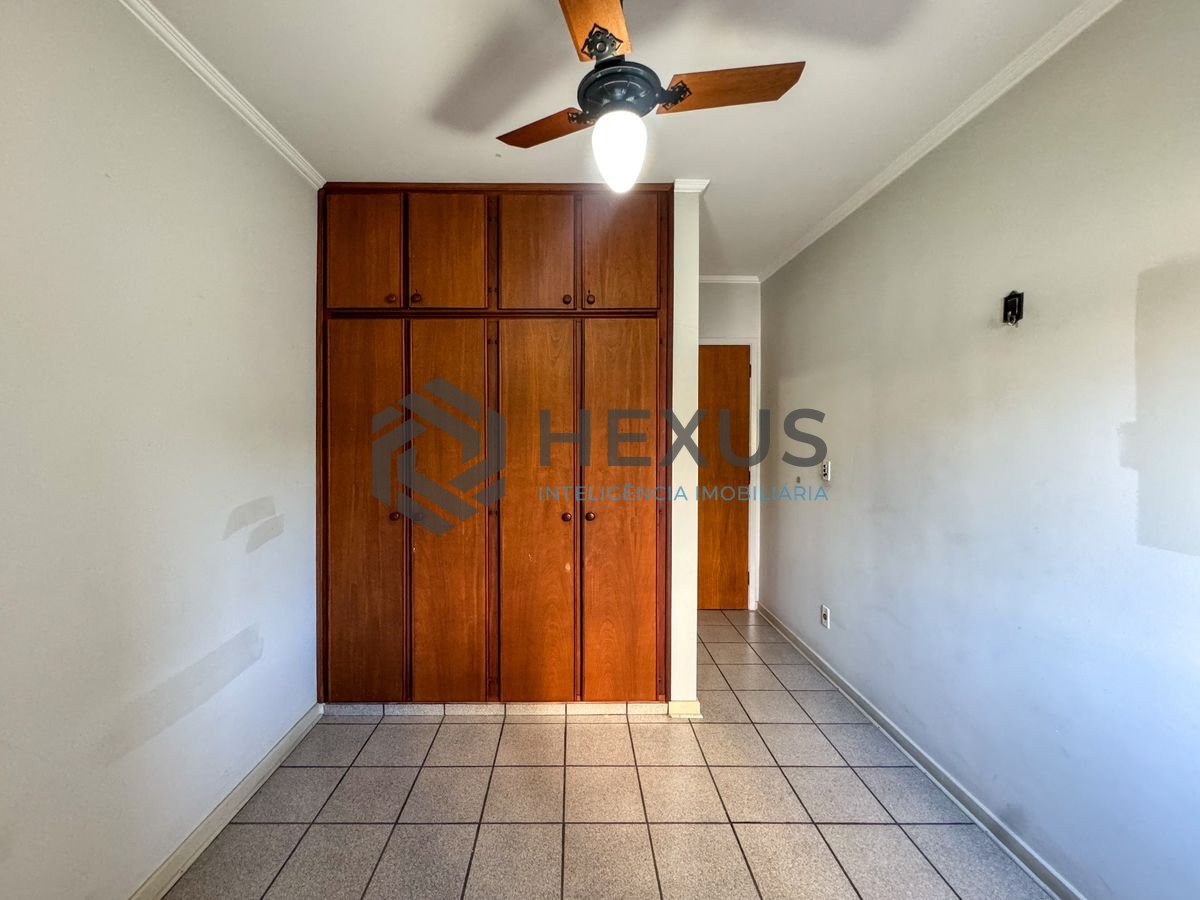 Foto 18 de Apartamento com varanda a 450m da praia no Jardim Astúrias, Guarujá