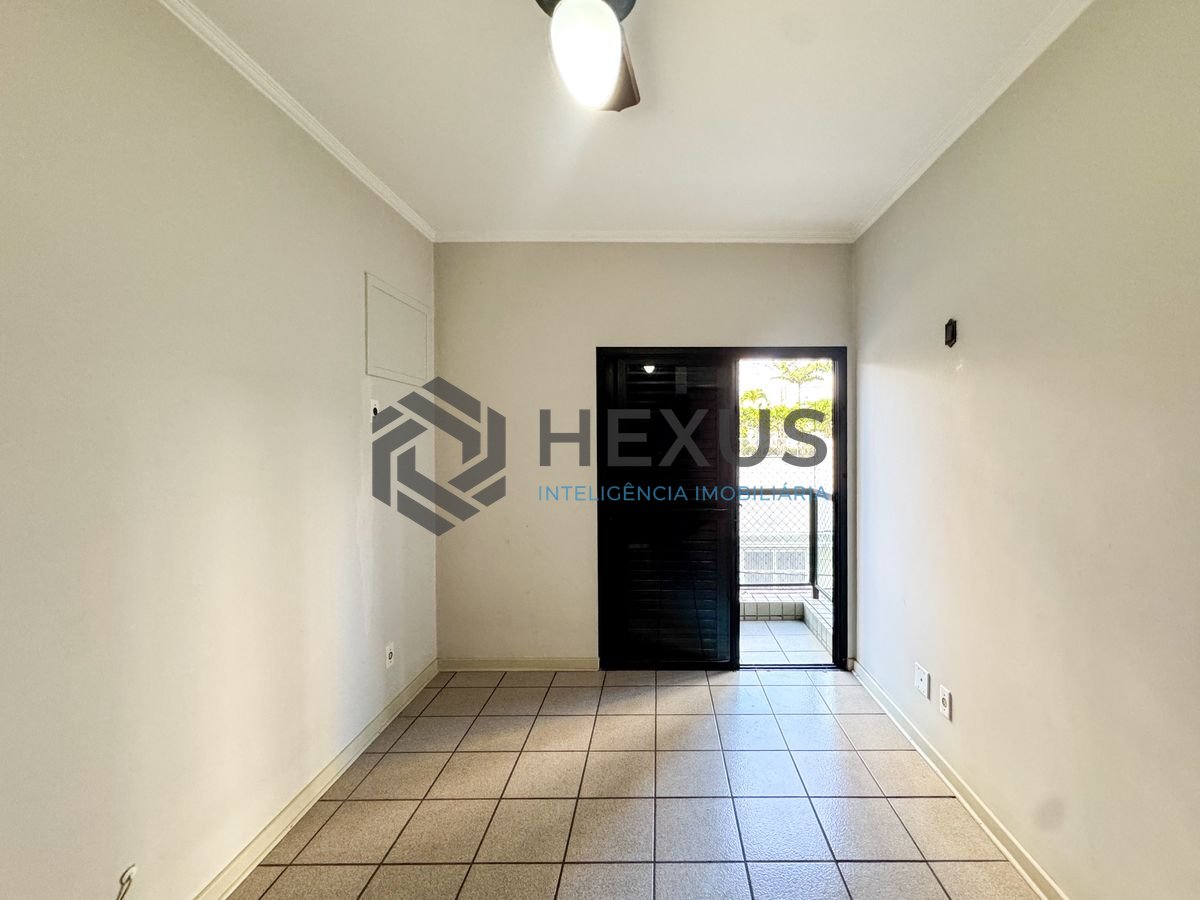 Foto 12 de Apartamento com varanda a 450m da praia no Jardim Astúrias, Guarujá