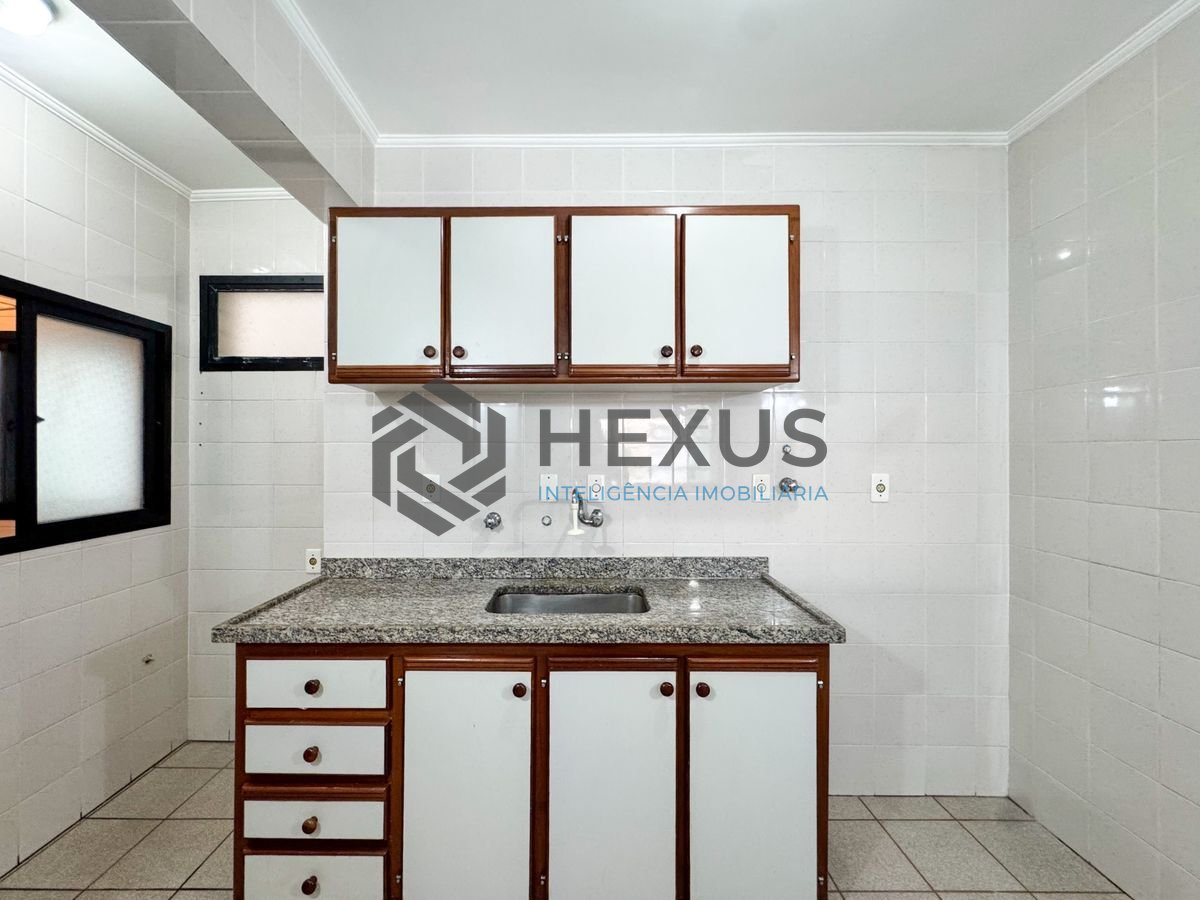 Foto 27 de Apartamento com varanda a 450m da praia no Jardim Astúrias, Guarujá