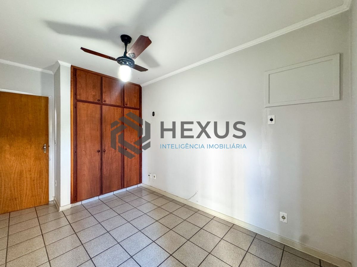 Foto 13 de Apartamento com varanda a 450m da praia no Jardim Astúrias, Guarujá
