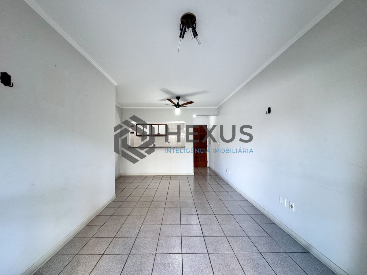 Foto 6 de Apartamento com varanda a 450m da praia no Jardim Astúrias, Guarujá