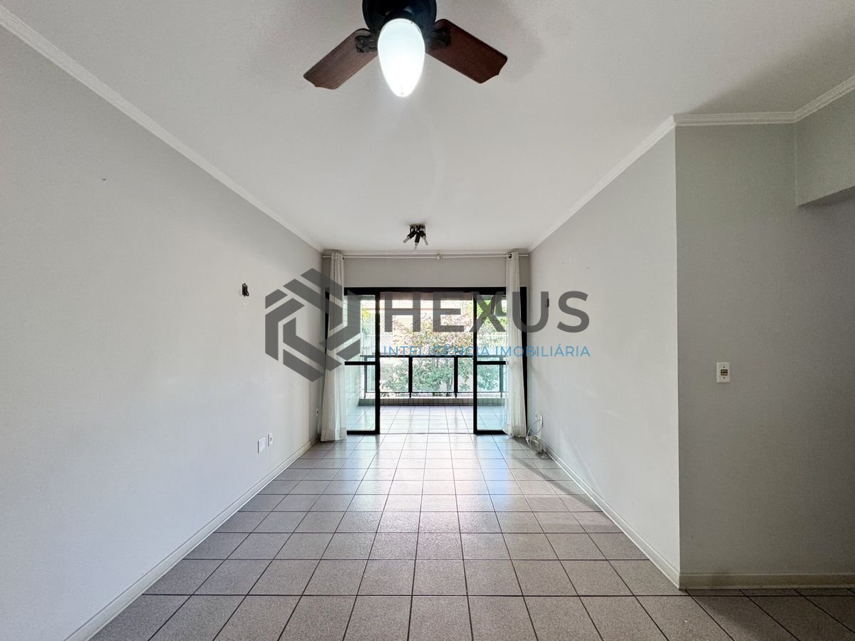 Foto 3 de Apartamento com varanda a 450m da praia no Jardim Astúrias, Guarujá