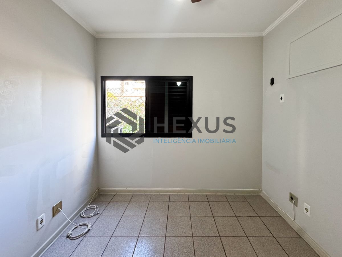 Foto 16 de Apartamento com varanda a 450m da praia no Jardim Astúrias, Guarujá