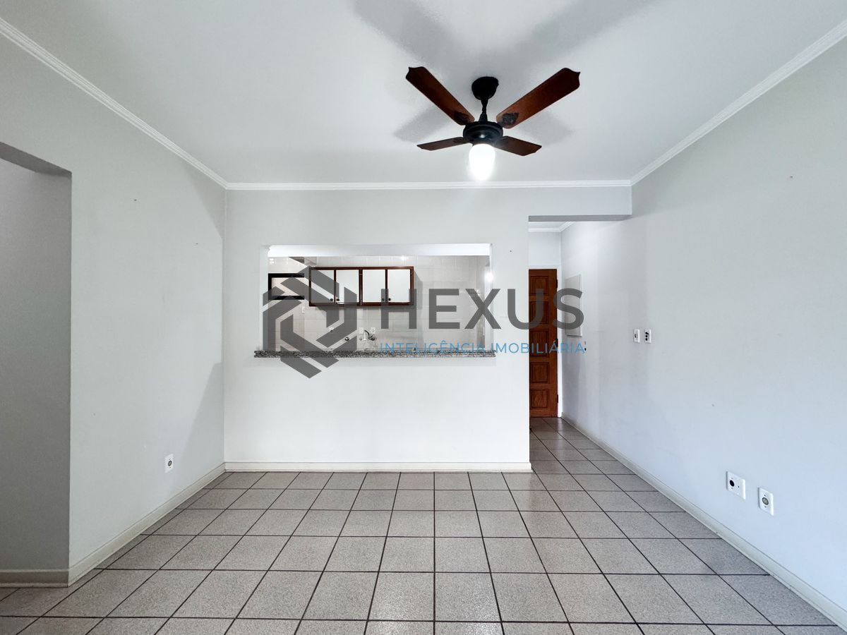 Foto 4 de Apartamento com varanda a 450m da praia no Jardim Astúrias, Guarujá