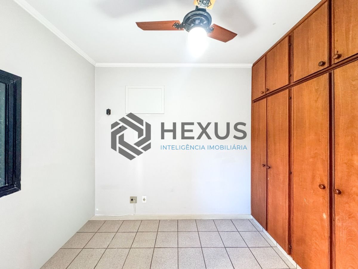 Foto 17 de Apartamento com varanda a 450m da praia no Jardim Astúrias, Guarujá