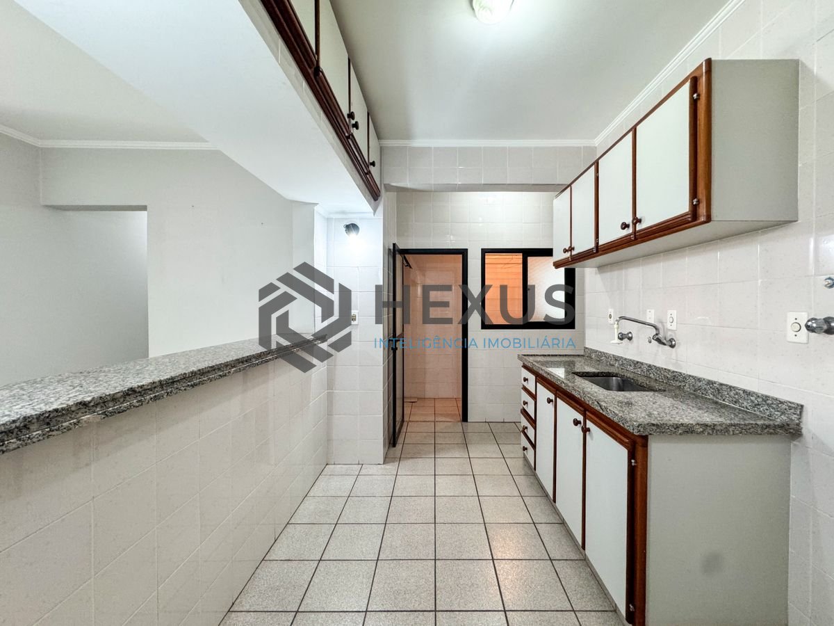 Foto 25 de Apartamento com varanda a 450m da praia no Jardim Astúrias, Guarujá