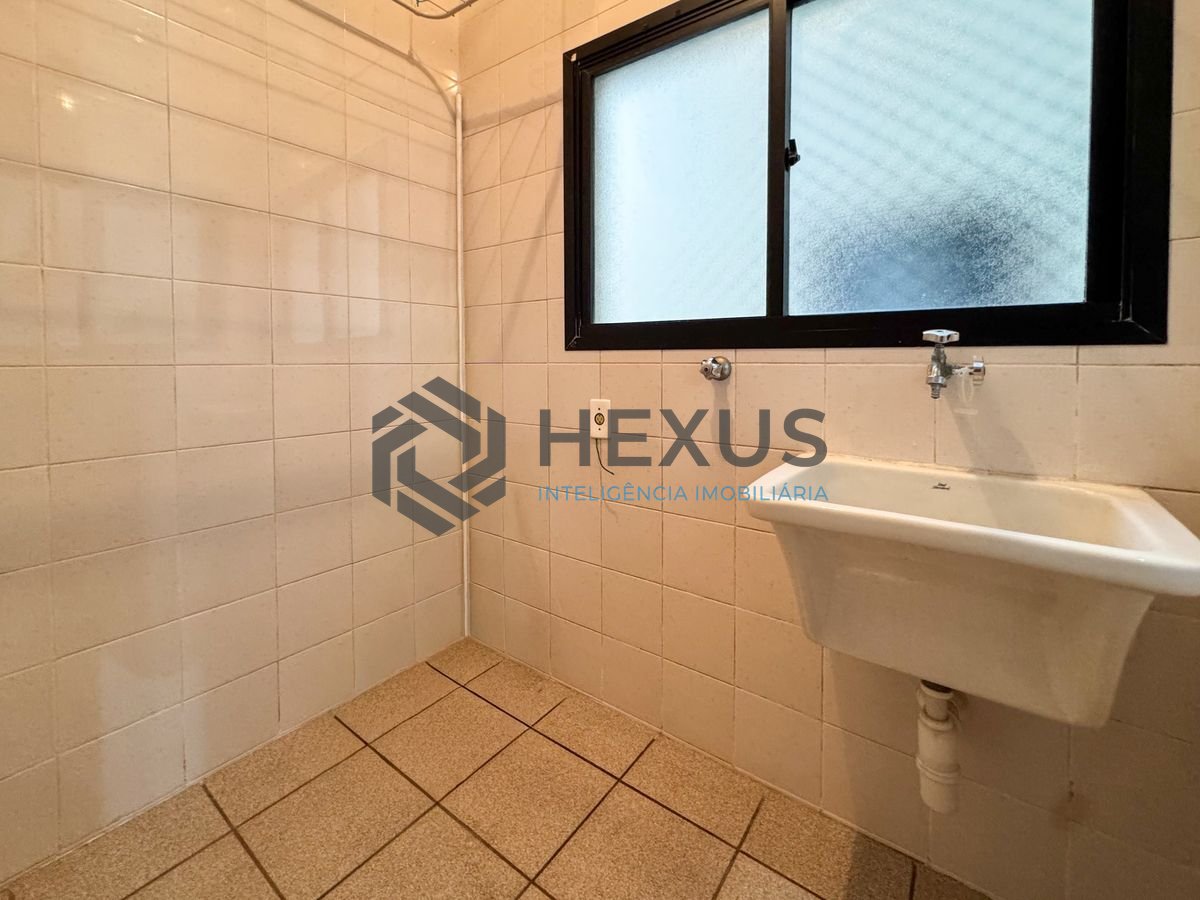 Foto 30 de Apartamento com varanda a 450m da praia no Jardim Astúrias, Guarujá
