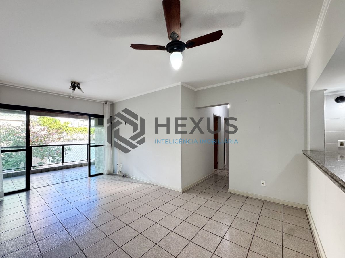 Foto 2 de Apartamento com varanda a 450m da praia no Jardim Astúrias, Guarujá