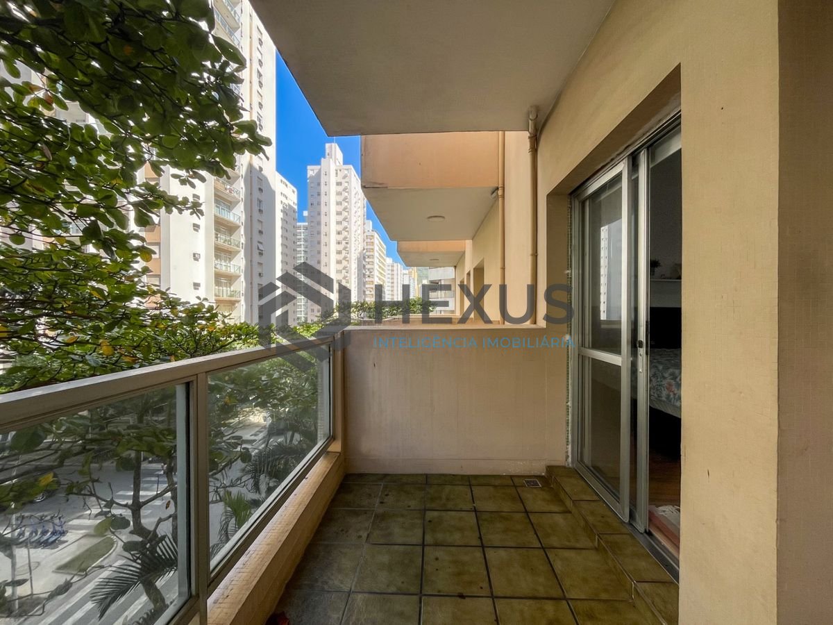 Foto 6 de Apartamento com varanda e lazer a 1 quadra da praia na região da Barra Funda nas Pitangueiras, Guarujá