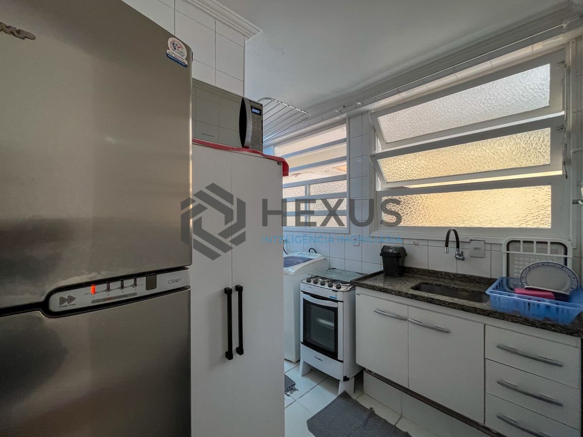 Foto 18 de Apartamento com varanda e lazer a 1 quadra da praia na região da Barra Funda nas Pitangueiras, Guarujá