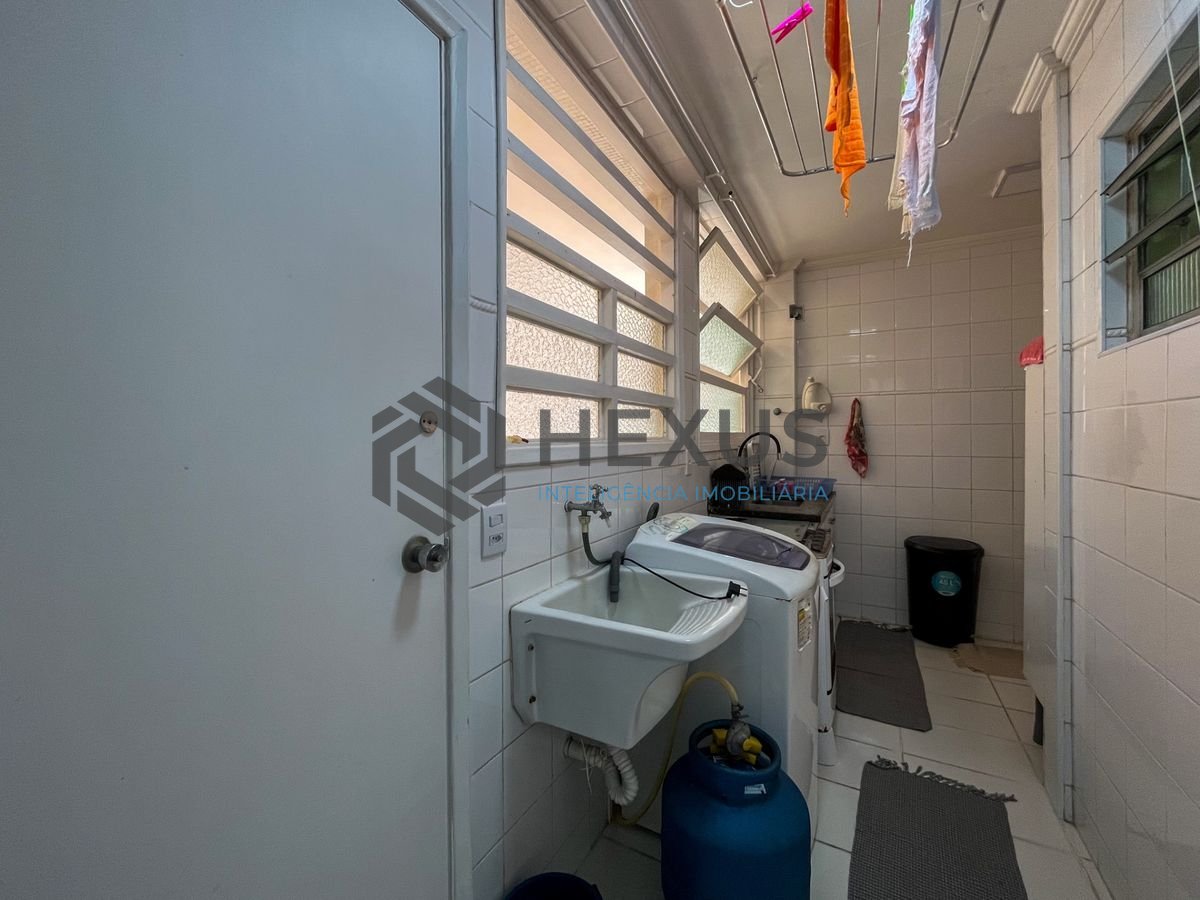 Foto 21 de Apartamento com varanda e lazer a 1 quadra da praia na região da Barra Funda nas Pitangueiras, Guarujá